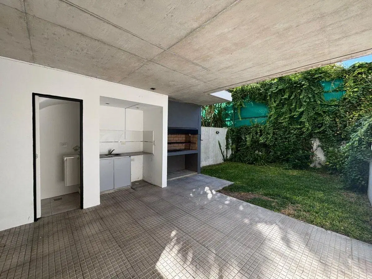 Venta de triplex de 2 dormitorios, en gonnet 3
