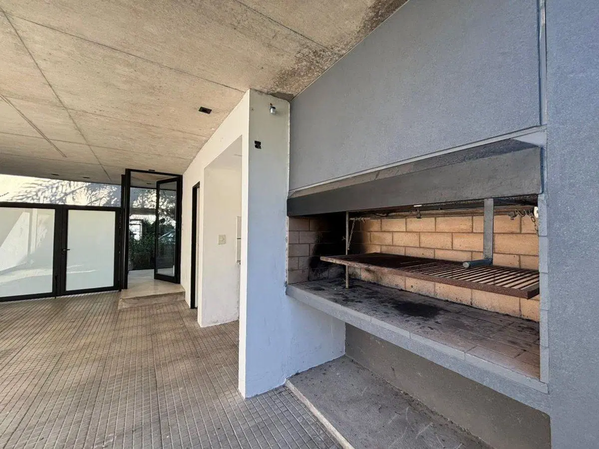 Venta de triplex de 2 dormitorios, en gonnet 4