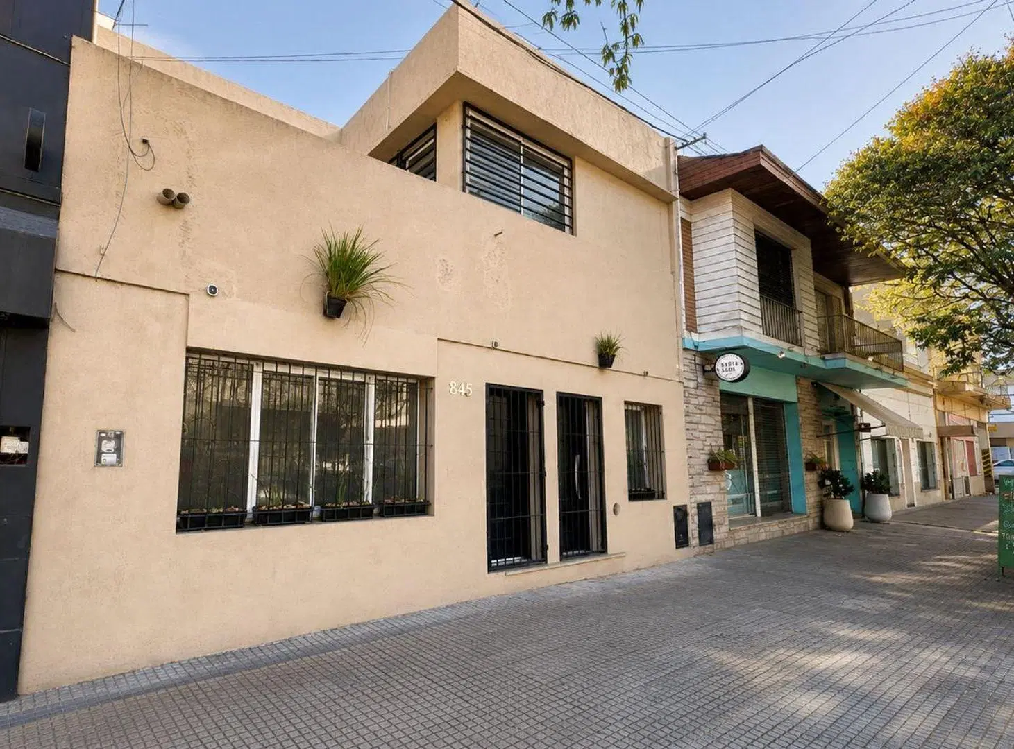 CASA EN VENTA LA PLATA 3 DORMITORIOS 1 ESCRITORIO 2