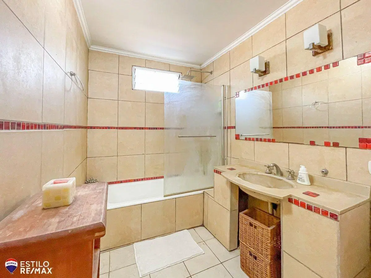 VENTA CASA con PILETA + 3 CONSULTORIOS - LA PLATA 4