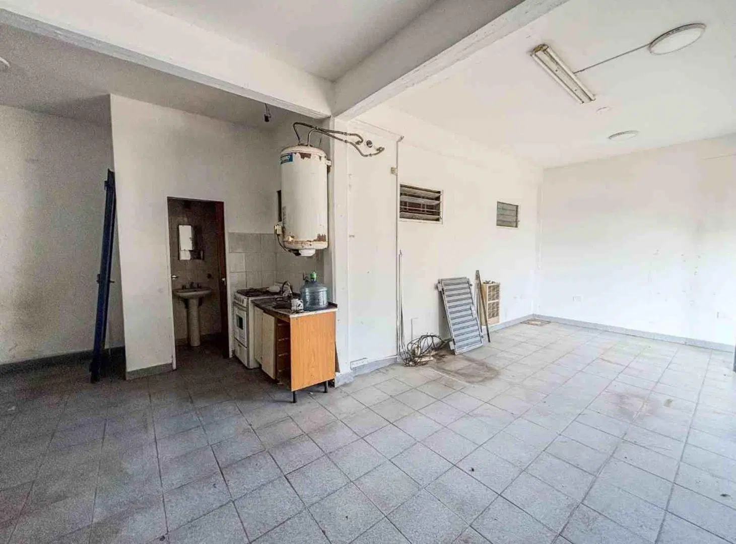 CASA CON LOCAL EN VENTA - LA PLATA 3