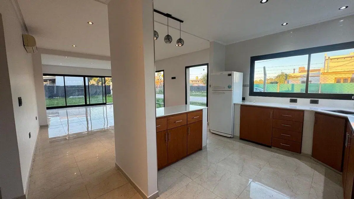 CASA EN VENTA A ESTRENAR, DOS DORMITORIOS Y PARQUE 3