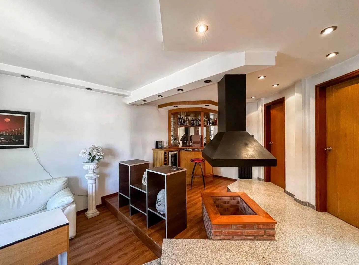 CASA 4 DORMITORIOS EN VENTA LA PLATA CON QUINCHO 5
