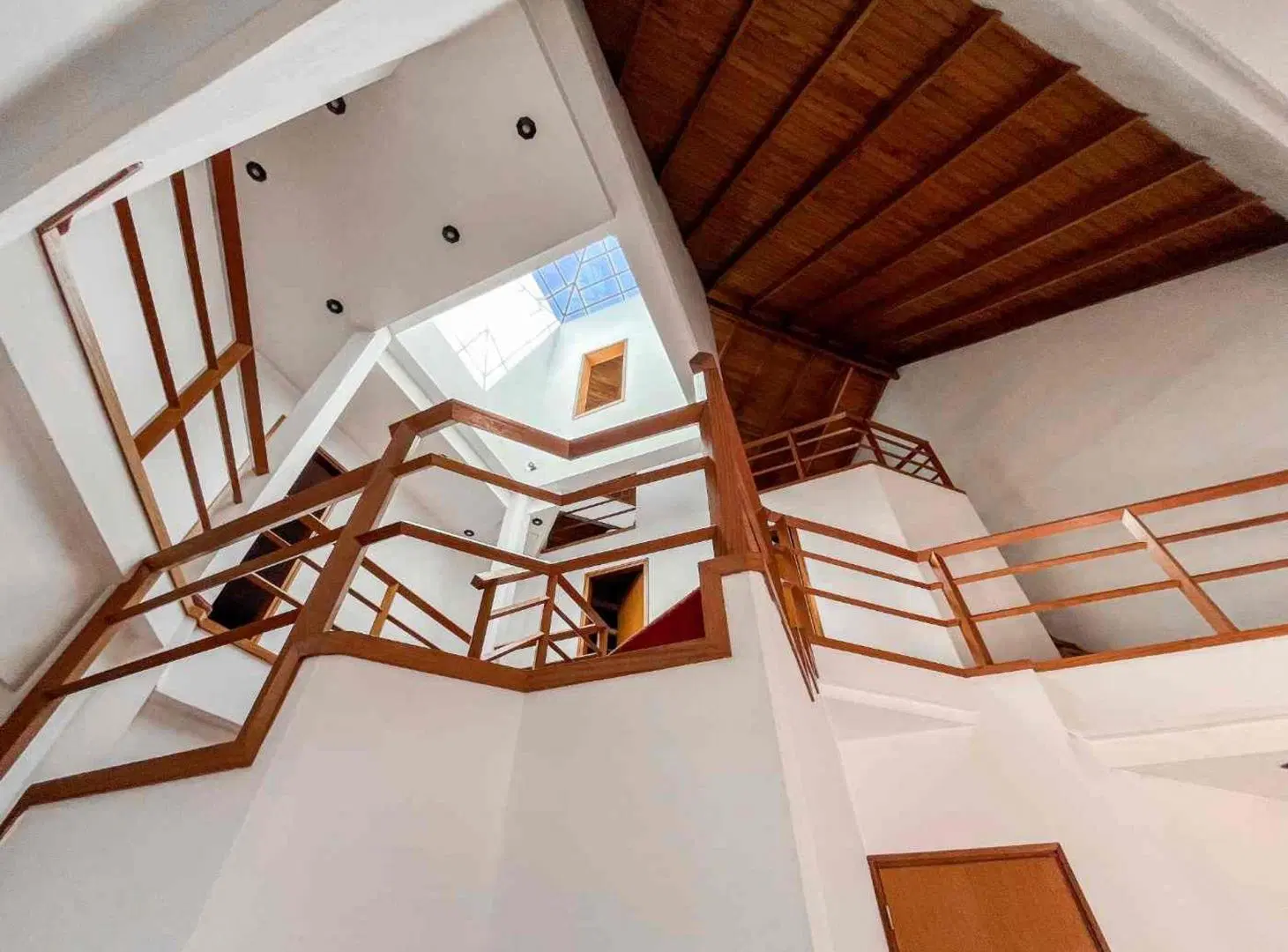 CASA 4 DORMITORIOS EN VENTA LA PLATA CON QUINCHO 2