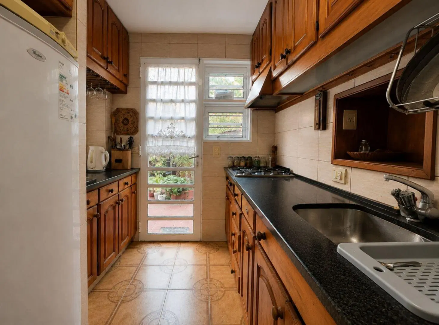 CASA EN VENTA DE TRES DORMITORIOS - LA PLATA 3