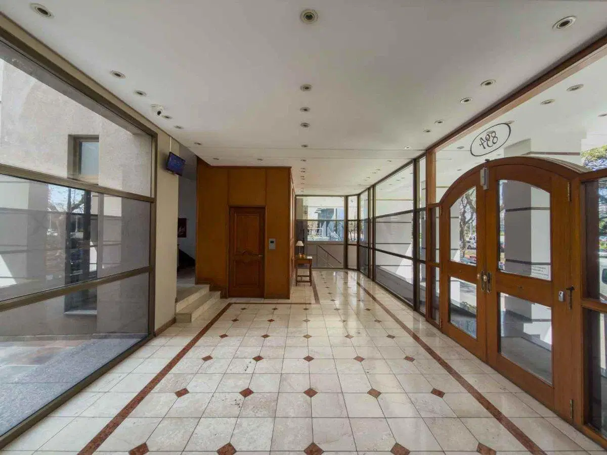 PISO 3 DORMITORIOS EN VENTA, 2 COCHERAS. LA PLATA 2