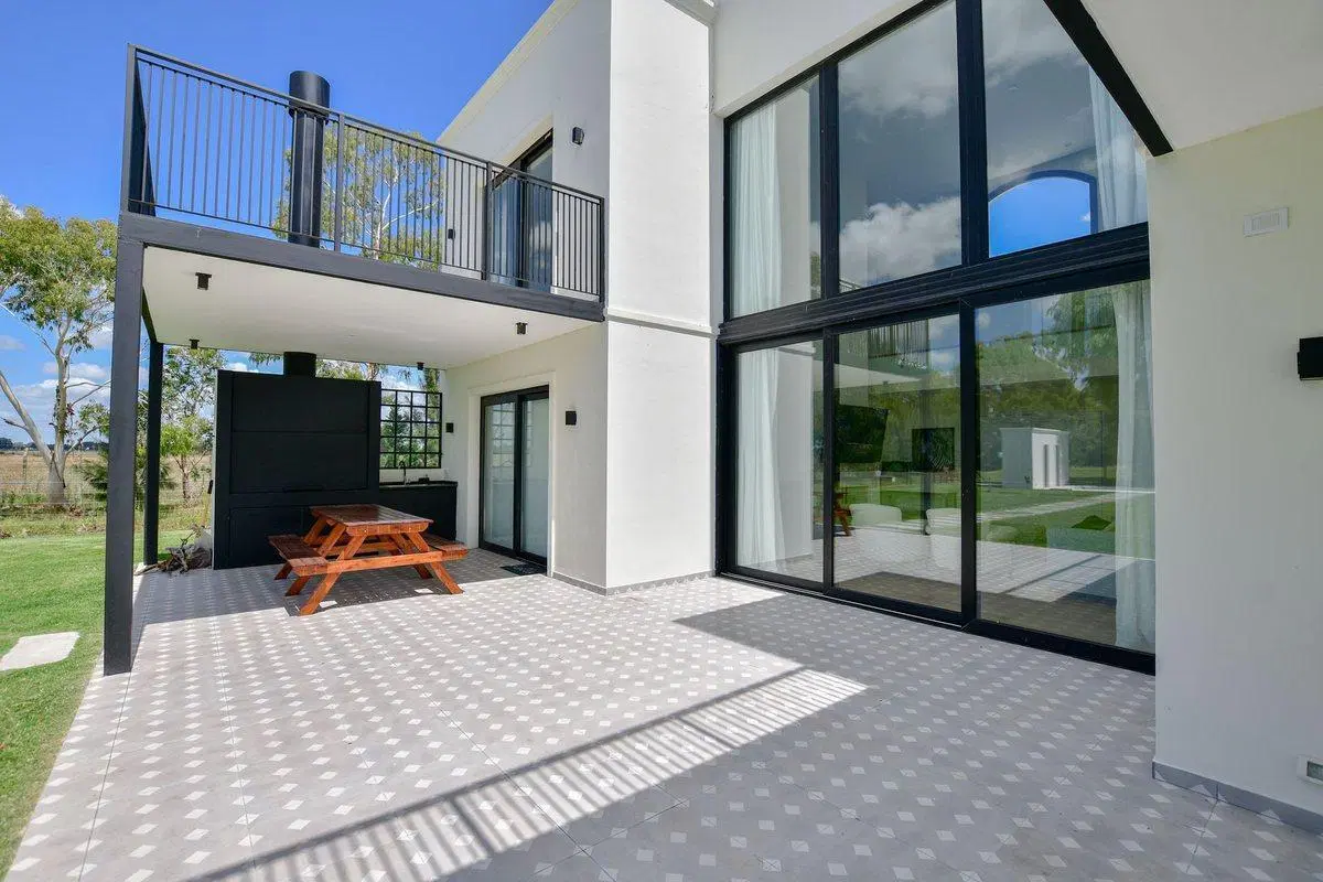 Casa en venta Miralagos 5 dormitorios APTA BANCO 3