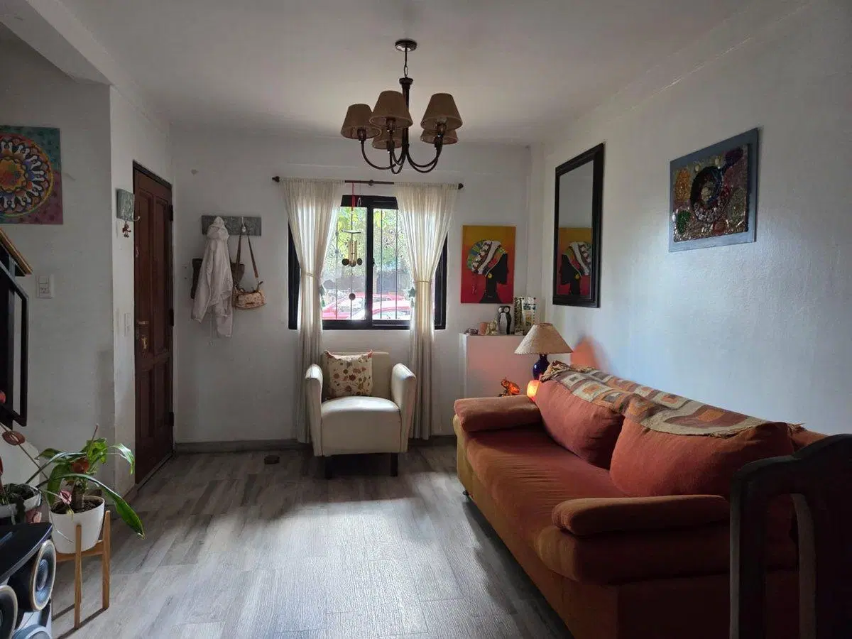 CASA DE 3 DORMITORIOS CON PATIO Y COCHERA 3