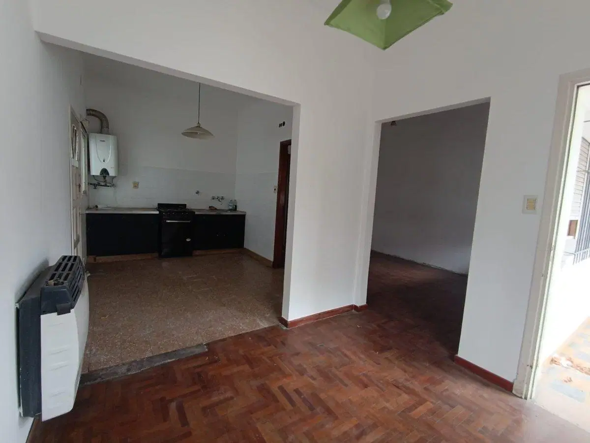 CASA EN VENTA DE 2 DORMITORIOS BERISSO 4