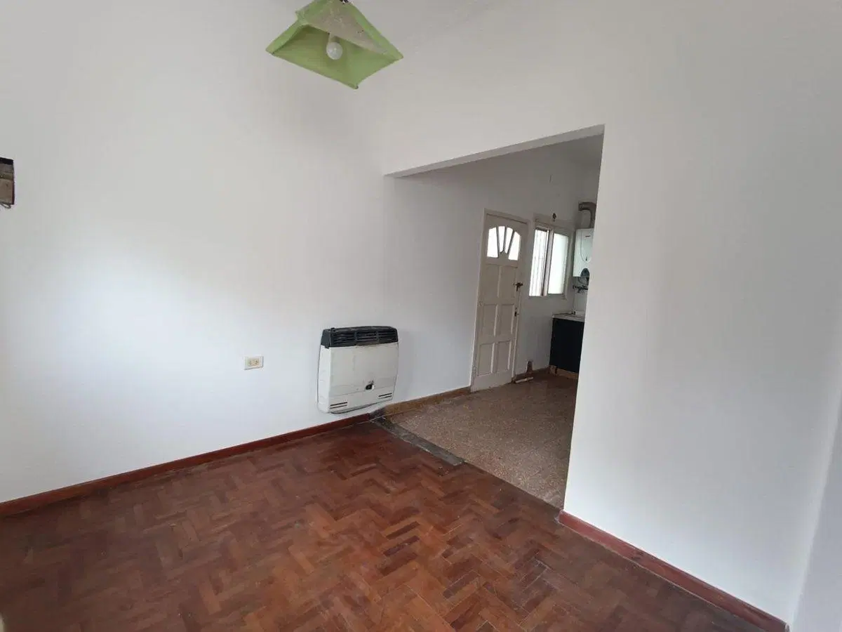CASA EN VENTA DE 2 DORMITORIOS BERISSO 2