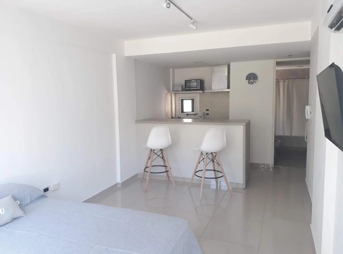 Monoambiente amoblado en ALQUILER - 7 e/32 y 33 2
