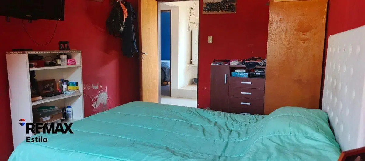 Casa 3 dormitorios en venta Los Hornos 4