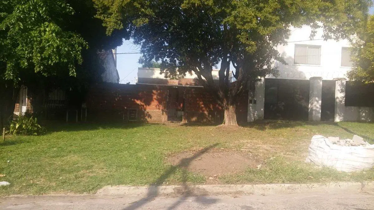 Casita, gran lote c/ plano para 12 deptos.Aprobado 3