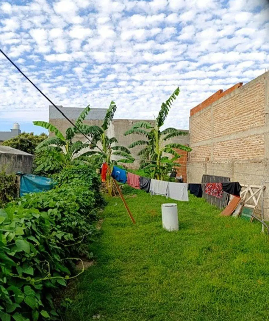 Casita, gran lote c/ plano para 12 deptos.Aprobado 4