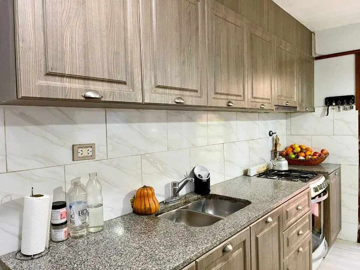 CASA DE 3 DORMITORIOS, COCHERAS Y PATIO EN VENTA 8