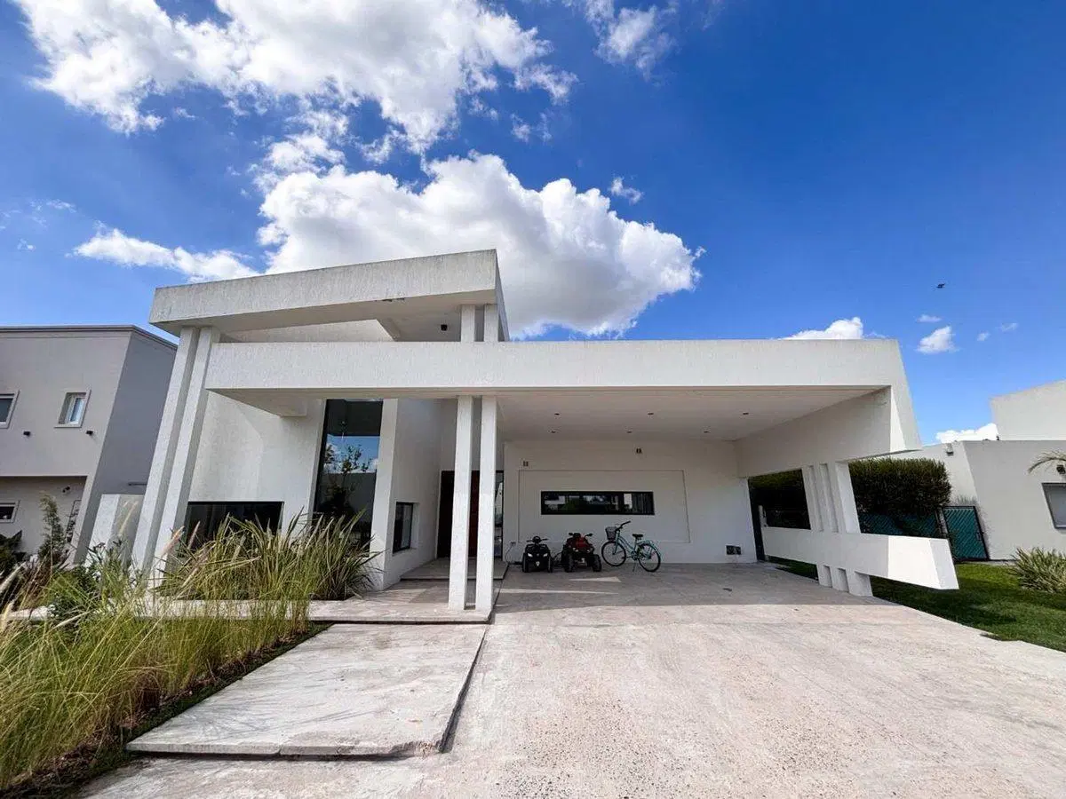 Casa en Venta 3 dorm. Barrio Fincas de Duggan 5