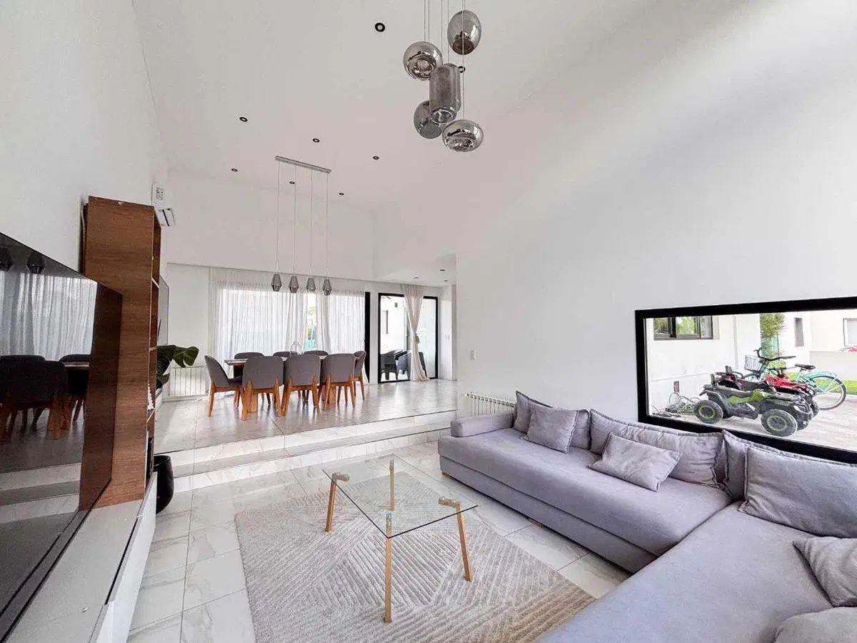 Casa en Venta 3 dorm. Barrio Fincas de Duggan 2