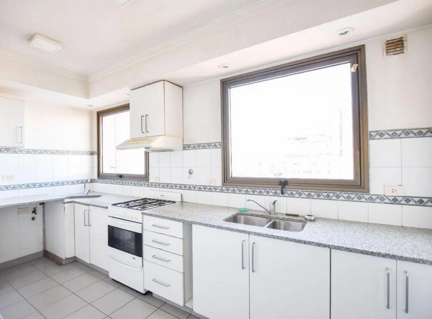 VENTA DEPARTAMENTO DOS DORMITORIOS, Y DOS COCHERAS 8