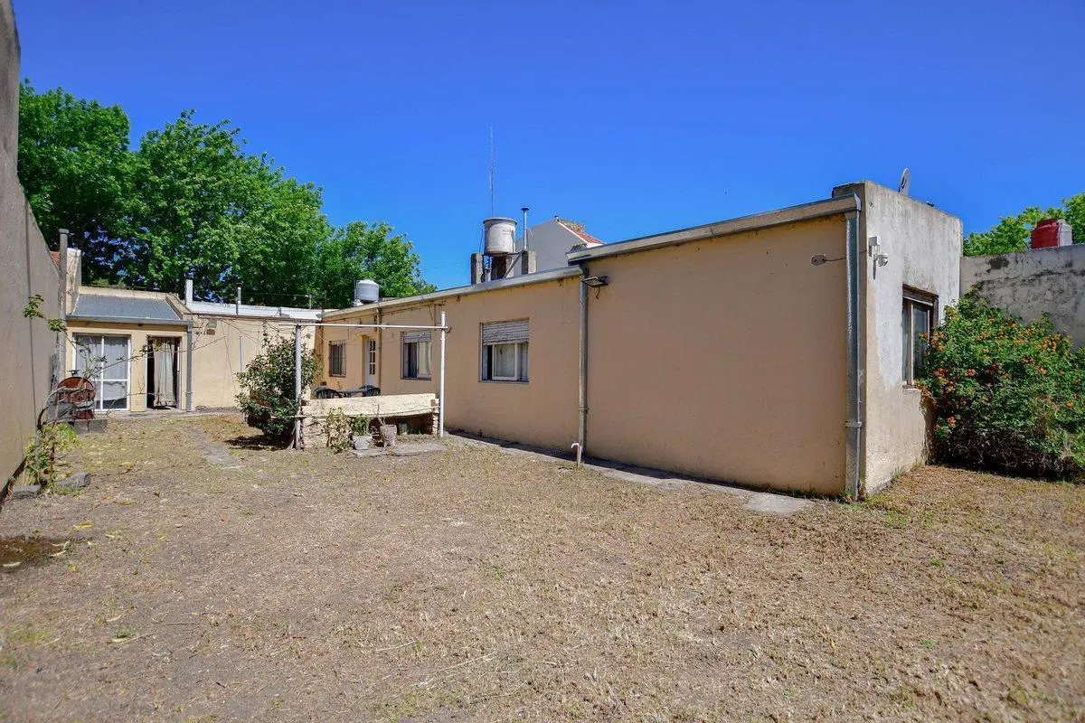 Venta Casa 2 Dormitorios A Refaccionar La Plata 3