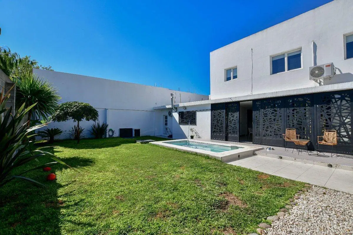 Venta Casa 2 Dormitorios con Verde Pileta La Plata 4