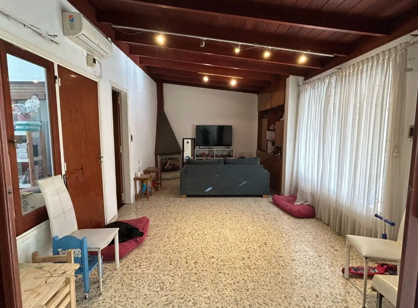 Venta de casa con jardín y quincho en La Plata 8