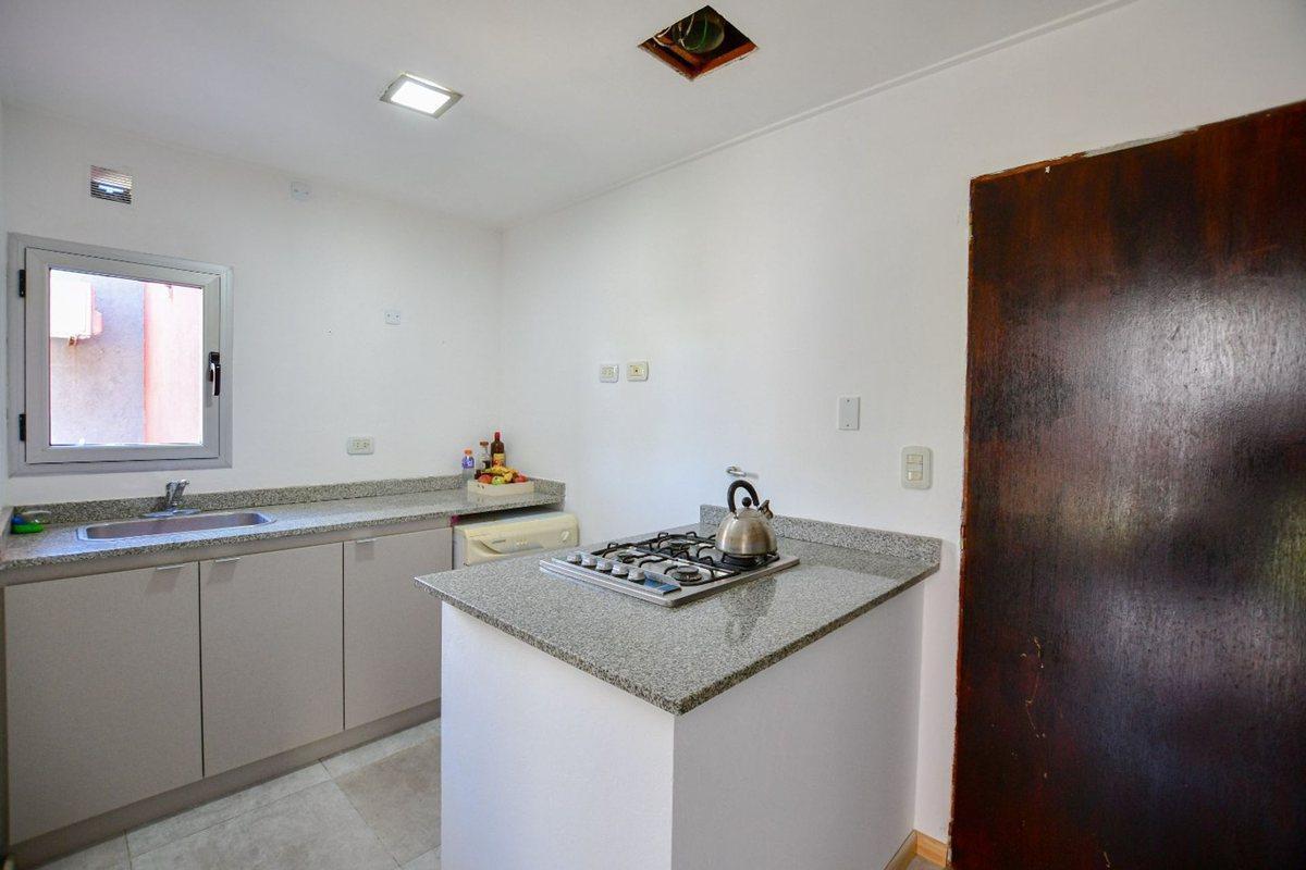 Foto de Venta Casa Tres Dormitorios Parque Sicardi, imagen 2
