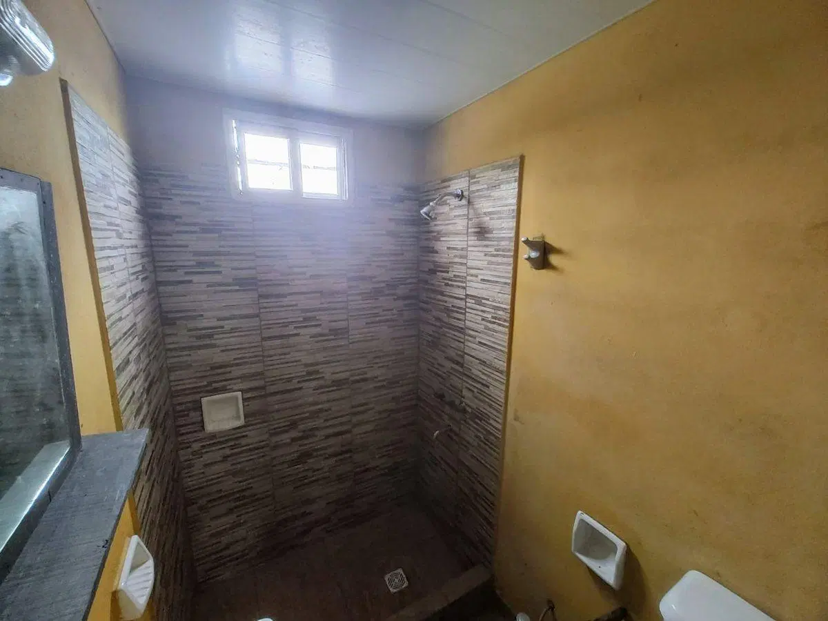 Casa un ambiente sobre lote de 10 x 30 8