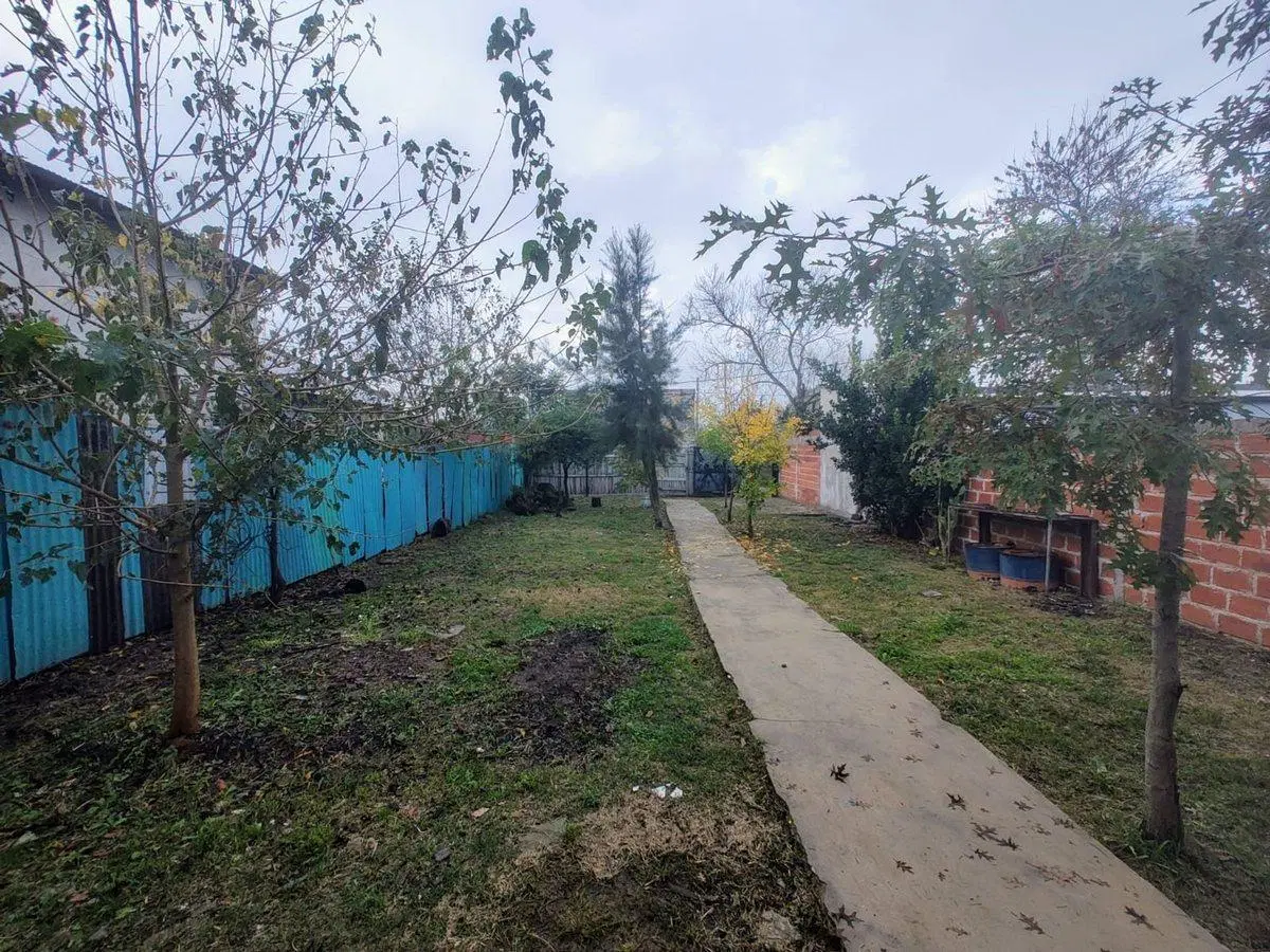 Casa un ambiente sobre lote de 10 x 30 5