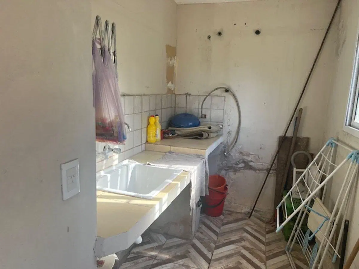 Casa c/gran terreno,buena ubicacion, Barrio Parque 8