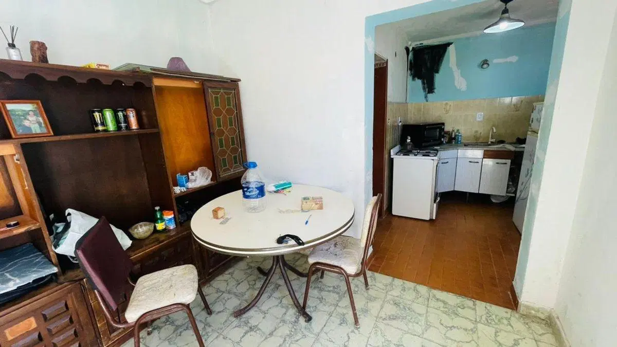 CASA EN VENTA A REFACCIONAR - LOS HORNOS 5