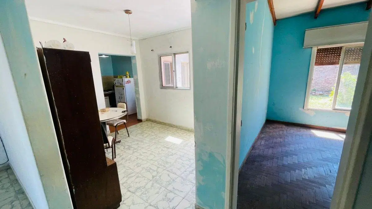 CASA EN VENTA A REFACCIONAR - LOS HORNOS 8
