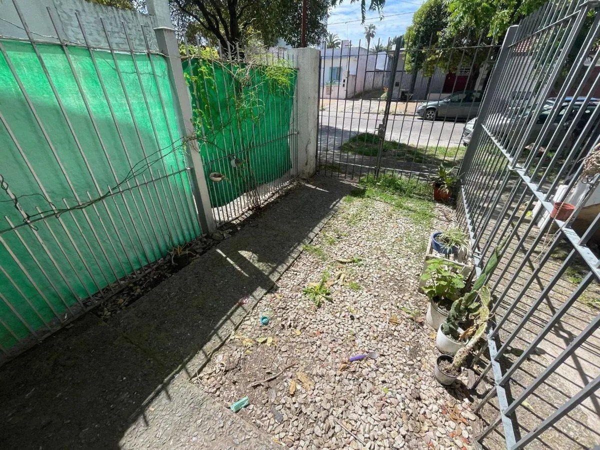 PH EN VENTA CON PATIO Y COCHERA EN LA PLATA 3