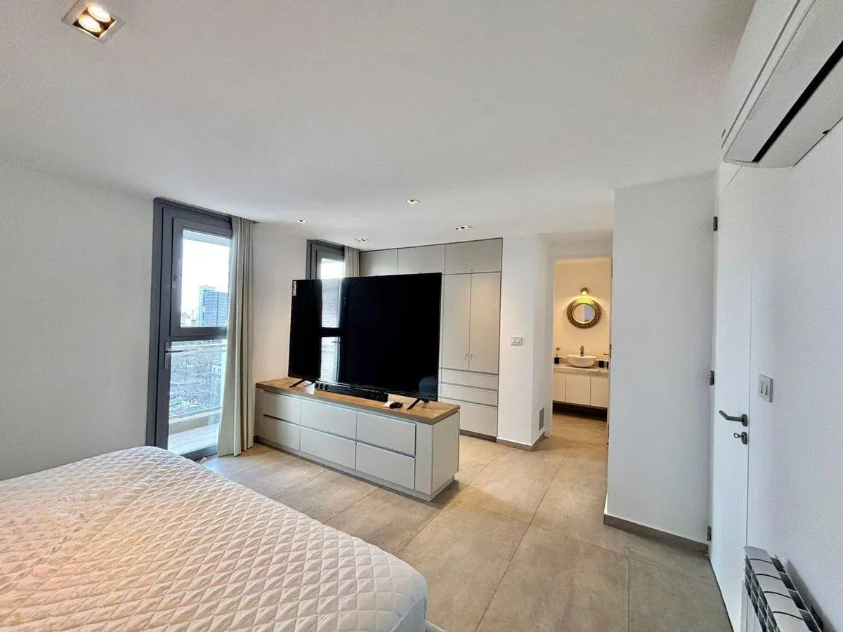 Venta de departamento de 3 dormitorios en La Plata 8