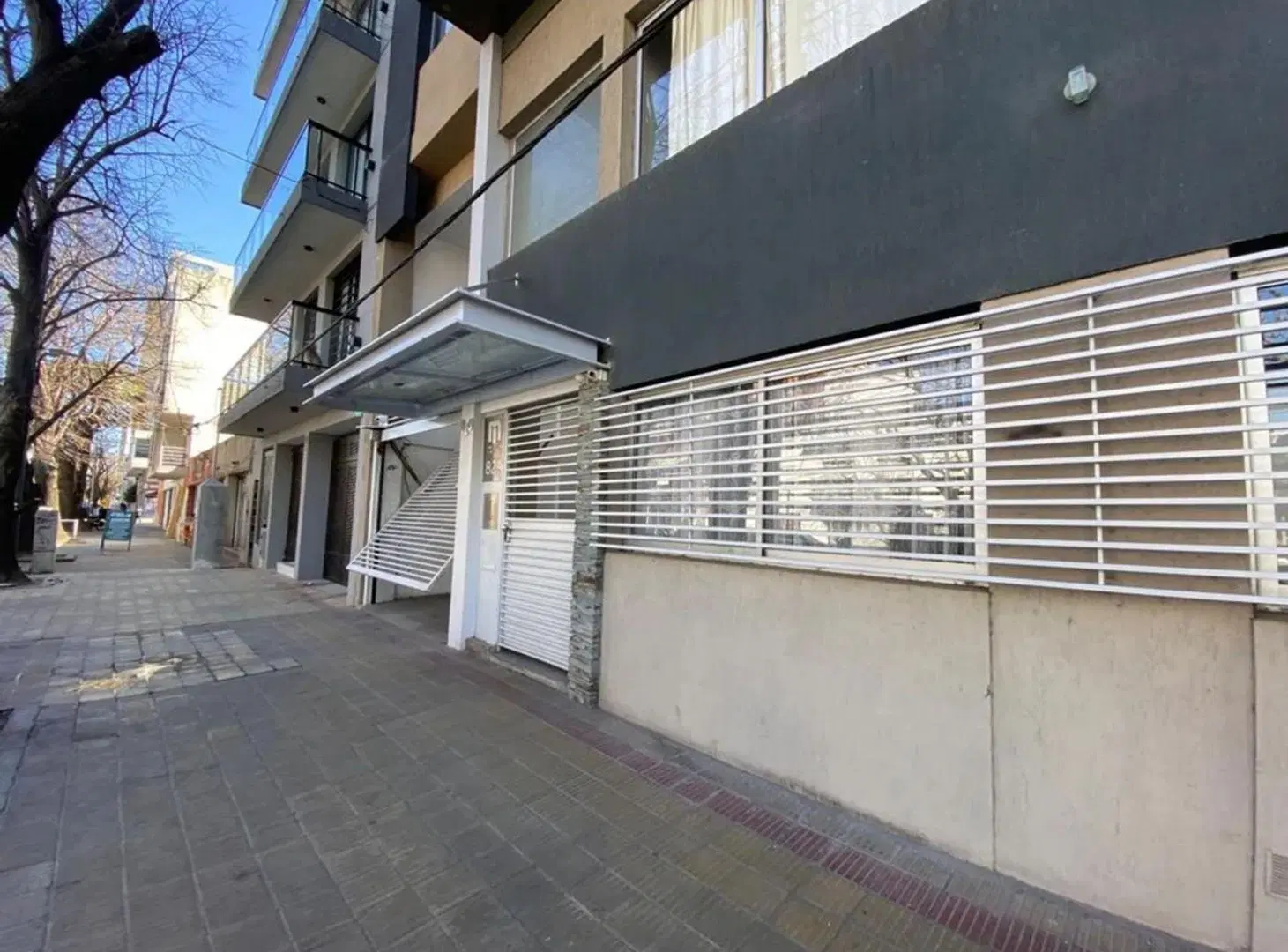 Venta y/o alquiler. Cochera cubierta en La Plata 2