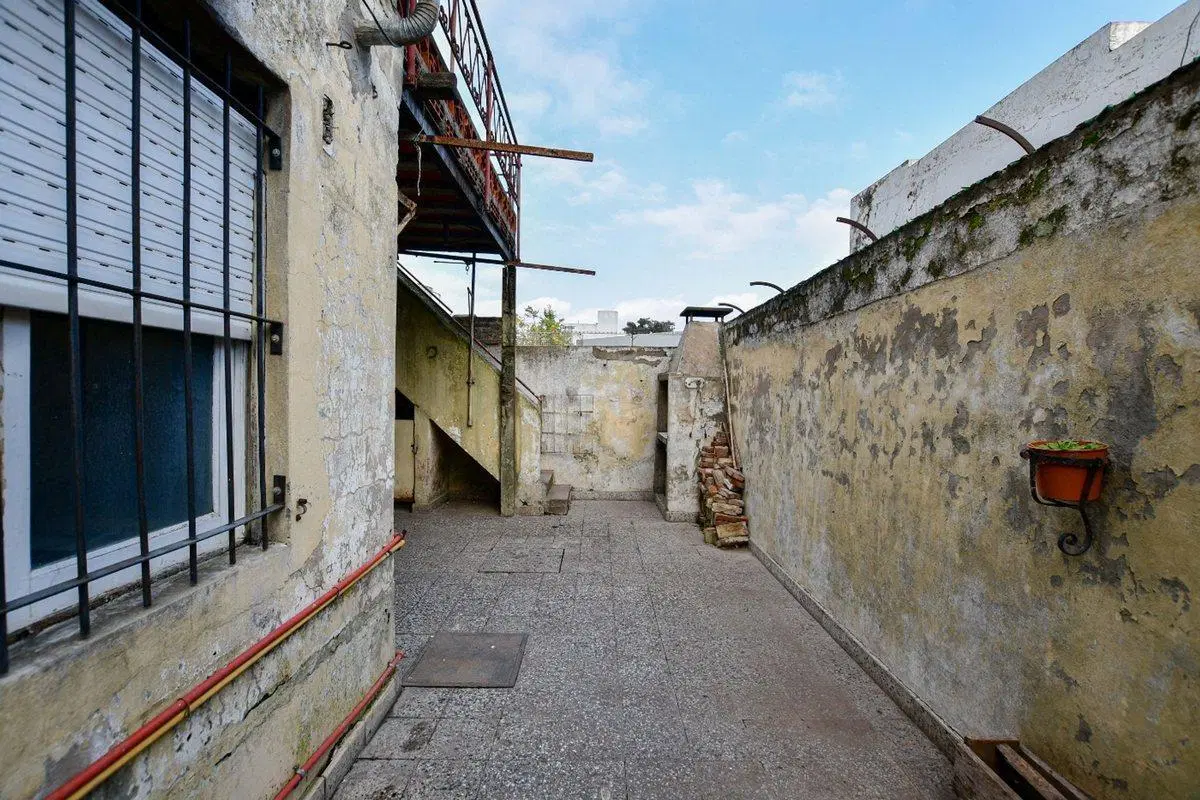 VENTA CASA A REFACCIONAR, OPORTUNIDAD! 2