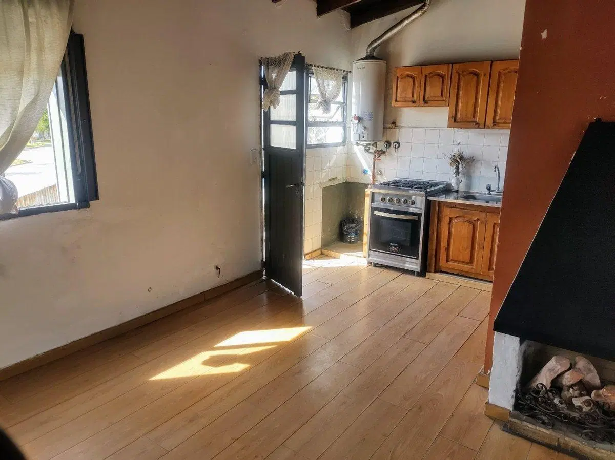 PH venta 3 dorm al frente con balcón Gonnet 8