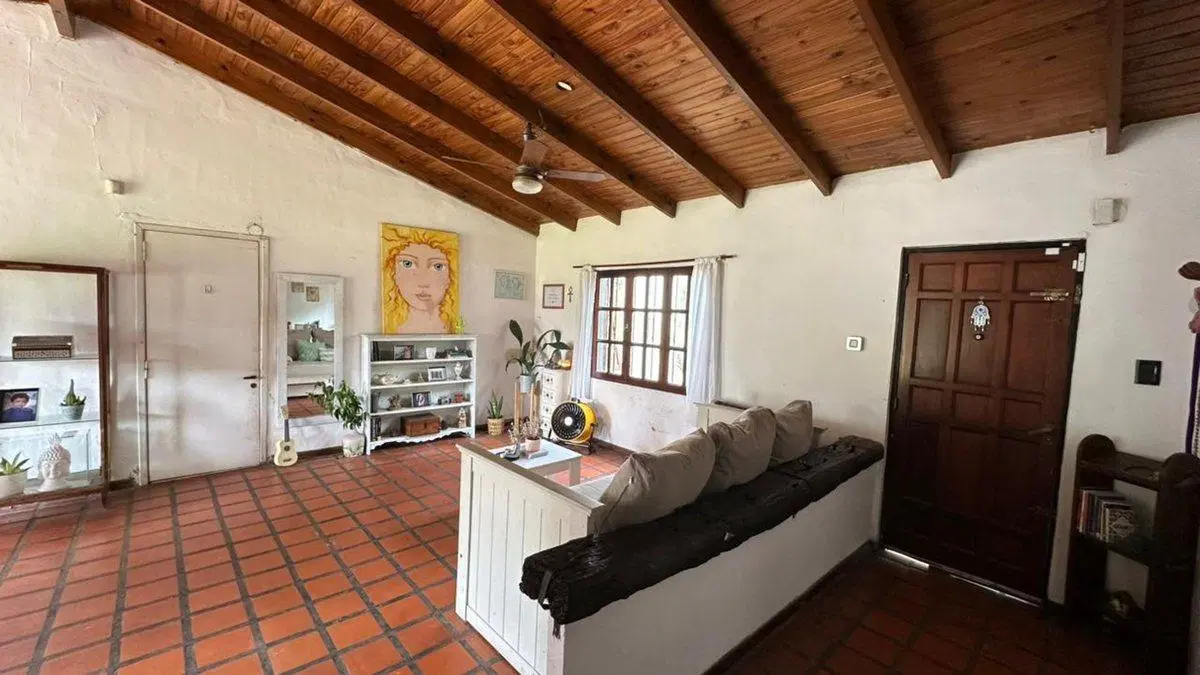 CASA EN VENTA 2 DORMITORIOS COCHERA PATIO PILETA 3