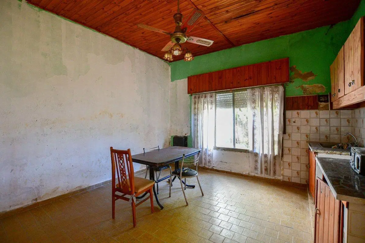 CASA EN VENTA,A REFACCIONAR,LA PLATA 3