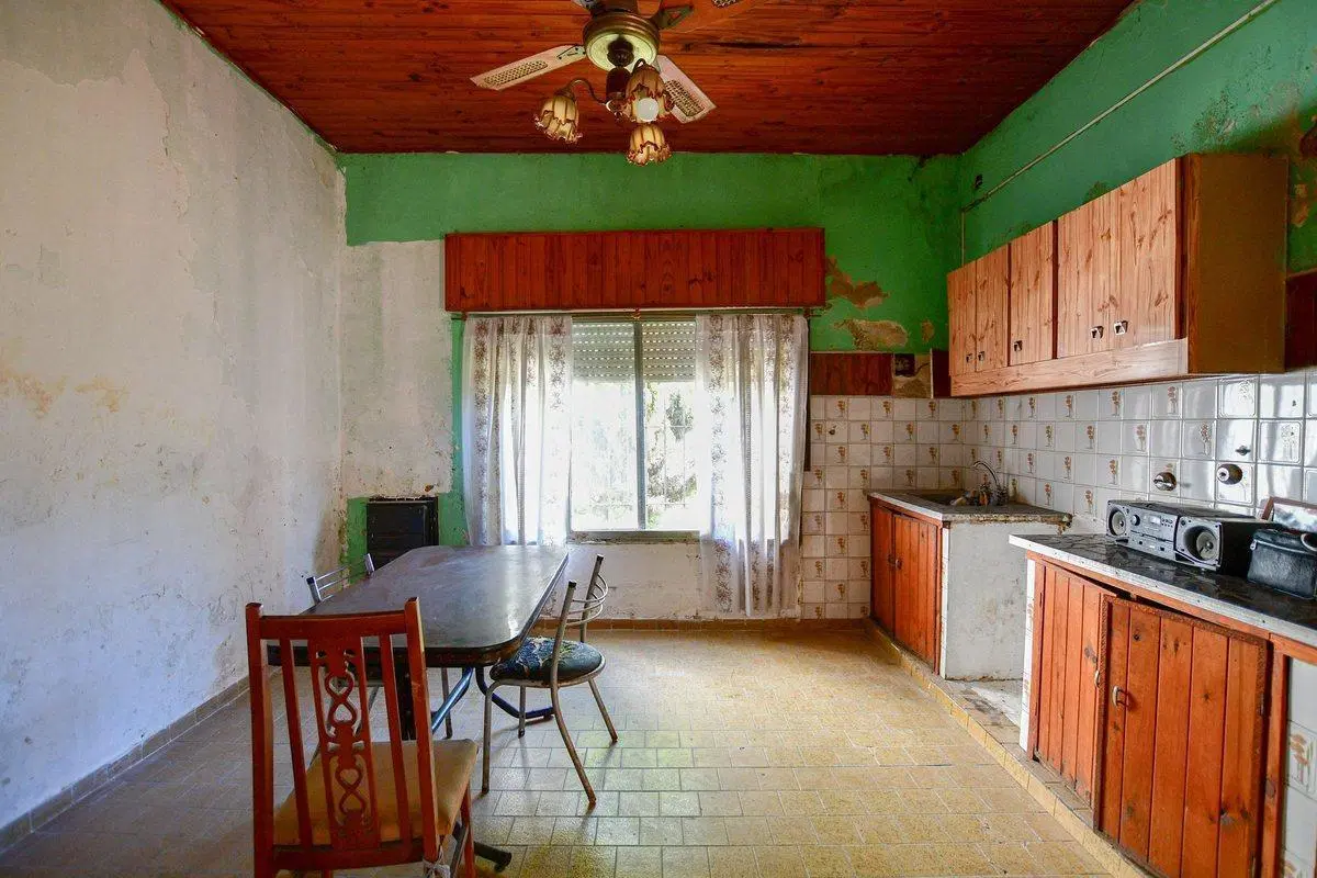 CASA EN VENTA,A REFACCIONAR,LA PLATA 4