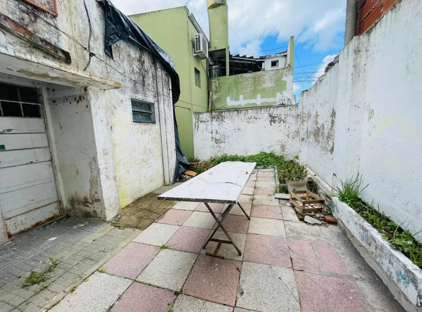 CASA EN VENTA A REFACCIONAR 1  DORM PATIO LA PLATA 2