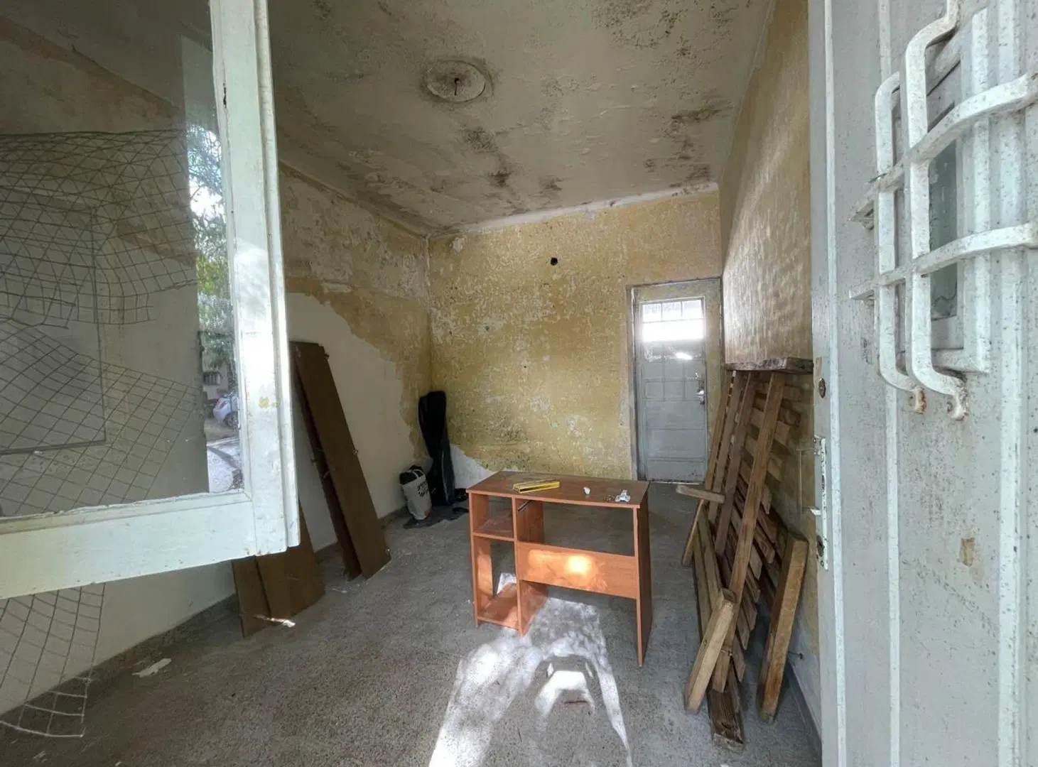 CASA EN VENTA A REFACCIONAR 1  DORM PATIO LA PLATA 4