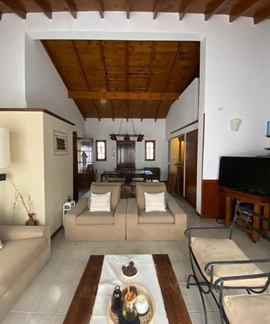 Venta Casa 3 Dormitorios. Parque - Pileta. Cochera 2