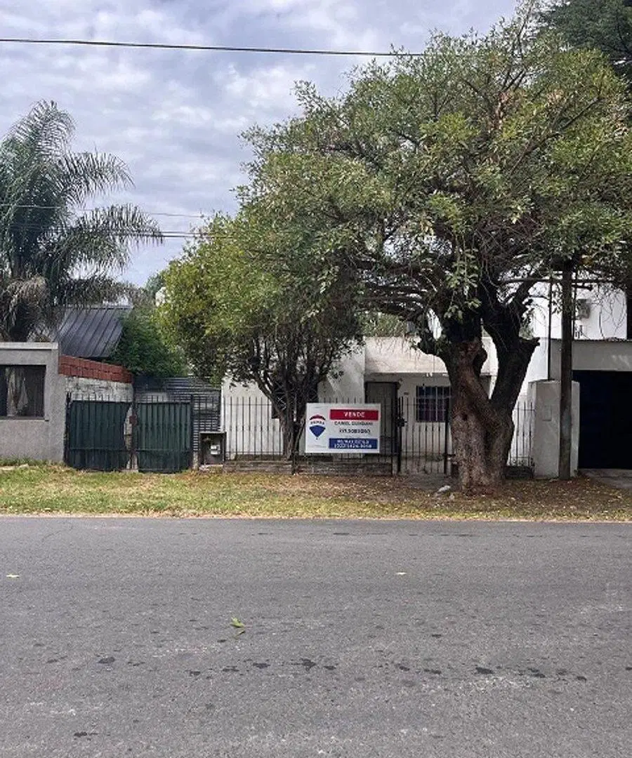 Venta CASA A REFACCIONAR_ Los Hornos 8