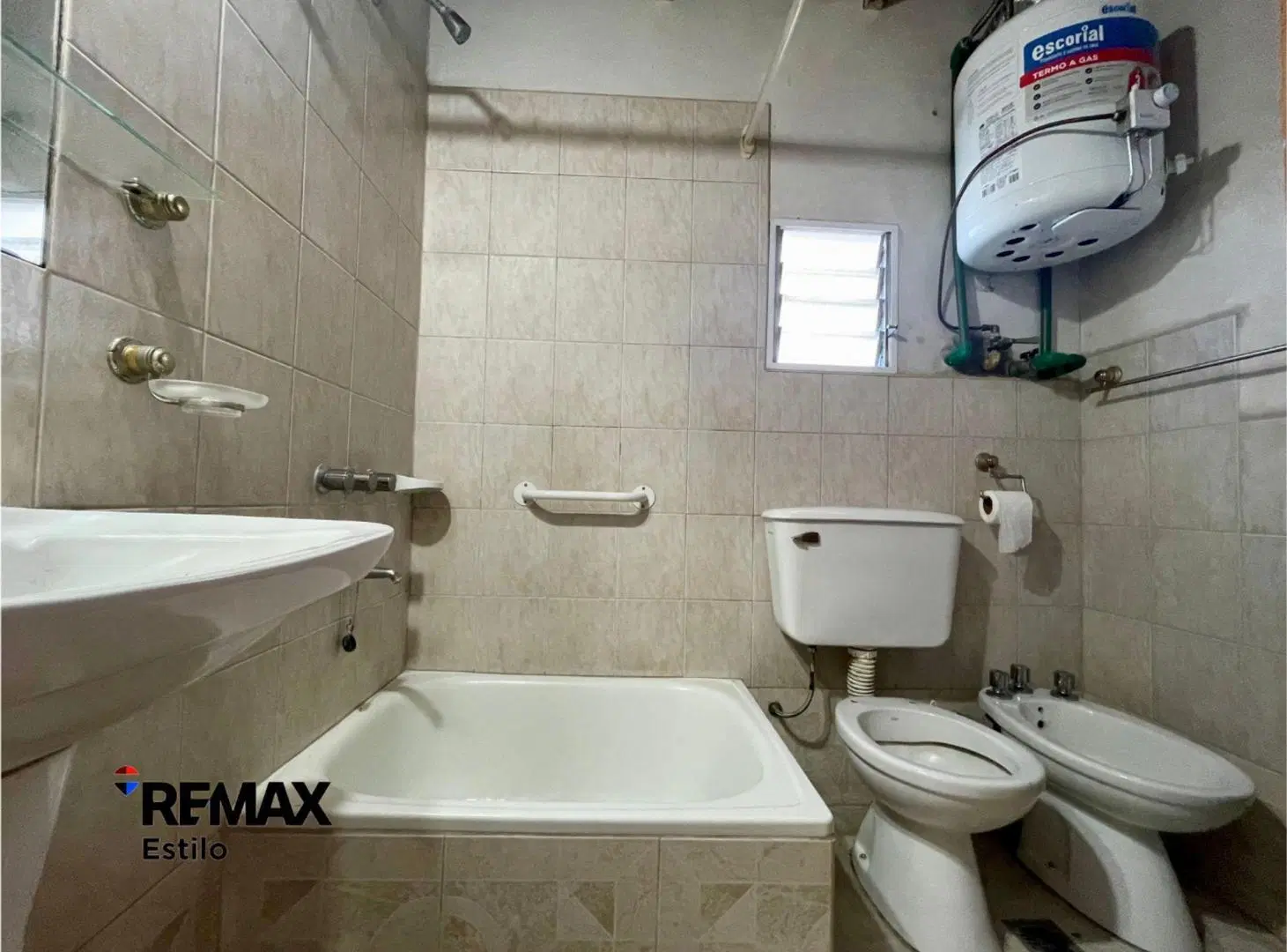 Casa de 3 dormitorios en venta La Plata–Los Hornos 8