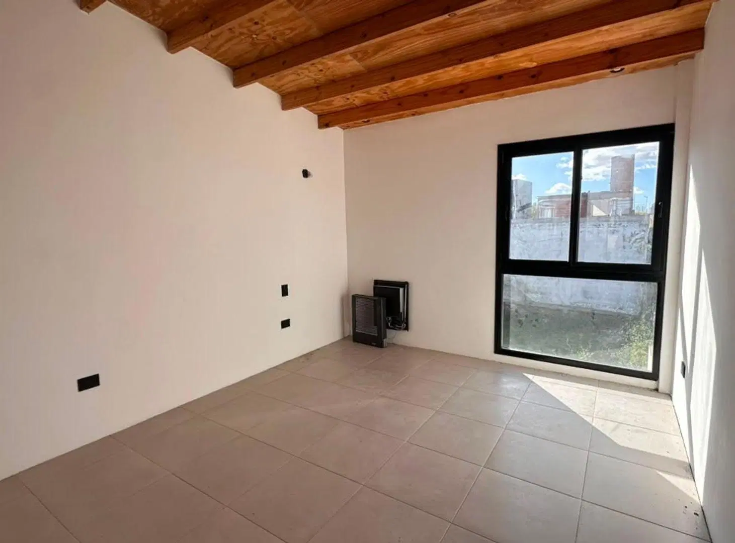 DUPLEX EN VENTA 2 DORMITORIOS CON COCHERA Y PATIO 3