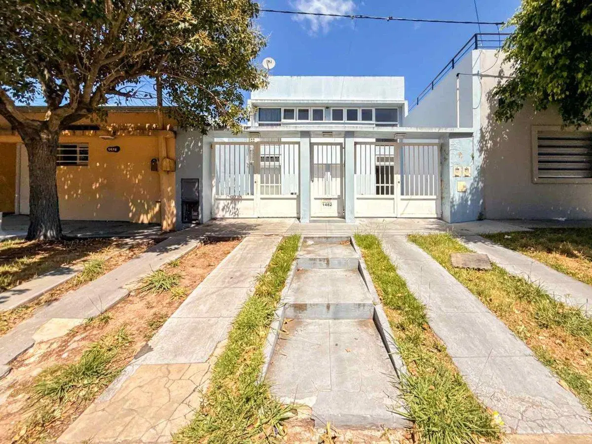 Duplex de 2 dormitorios con espacio verde y coch. 2