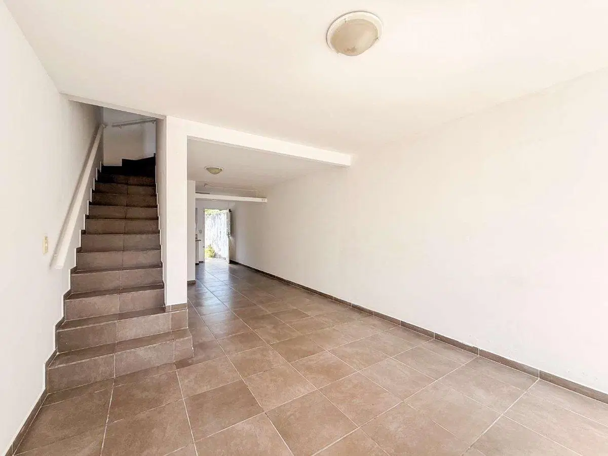Duplex de 2 dormitorios con espacio verde y coch. 8