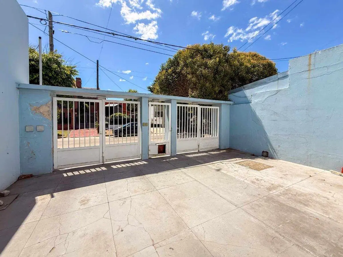 Duplex de 2 dormitorios con espacio verde y coch. 3
