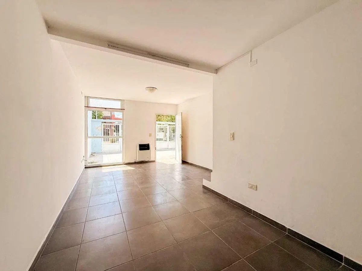 Duplex de 2 dormitorios con espacio verde y coch. 5