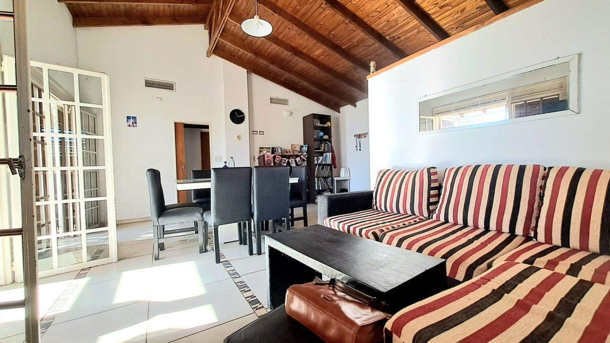 Foto de CASA en VENTA en GONNET- 2 dorm. garage (2) parque, imagen 1